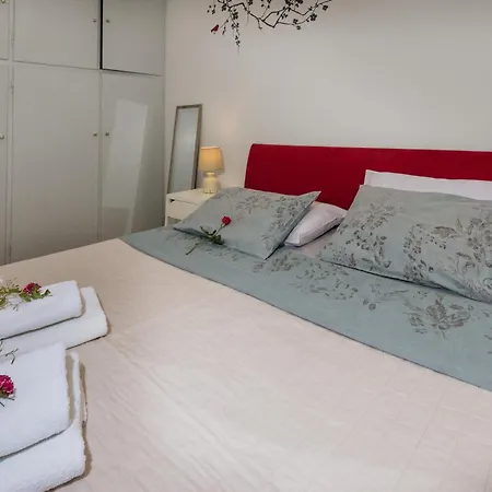 דירה Spacious Centre Apartment- *