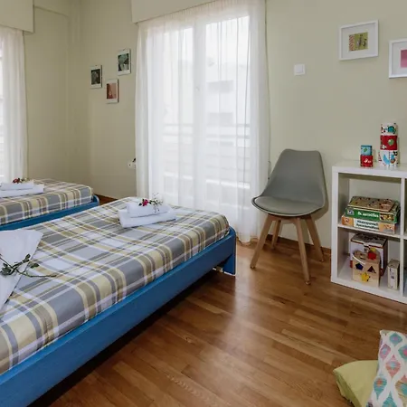 Daire Spacious Centre Apartment- *