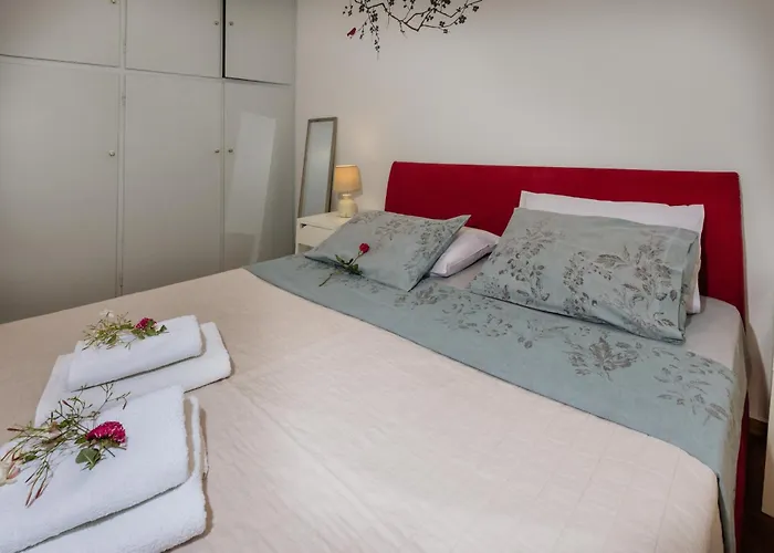 Апартаменты Spacious Centre Apartment- *