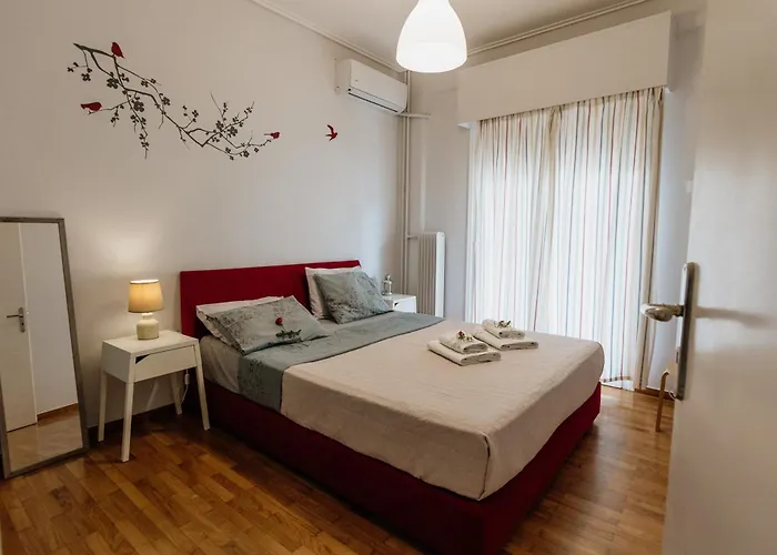 Spacious Centre Apartment- Каламата